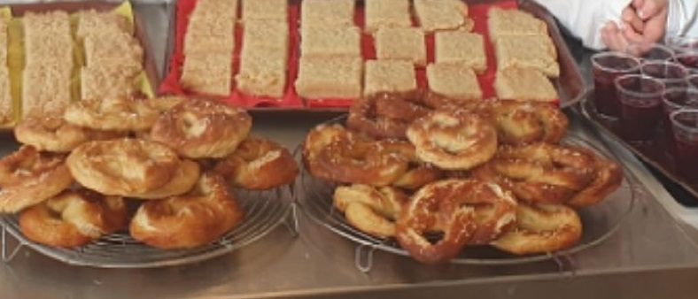 Une journée Franco-Allemande au collège: un repas Allemand cuisiné par les 6èmes et 4èmes, avec l’aide des 3èmes Segpa.